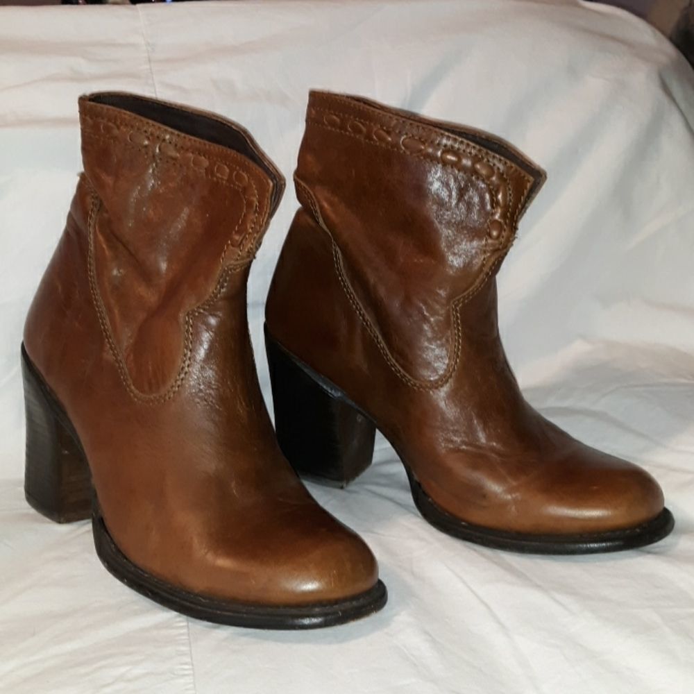 Anouk Jane Western Style Heeled‎ Ankle Boots 8½